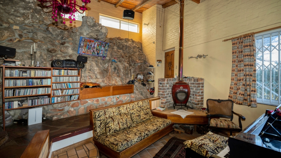 5 Bedroom Property for Sale in Clovelly Western Cape